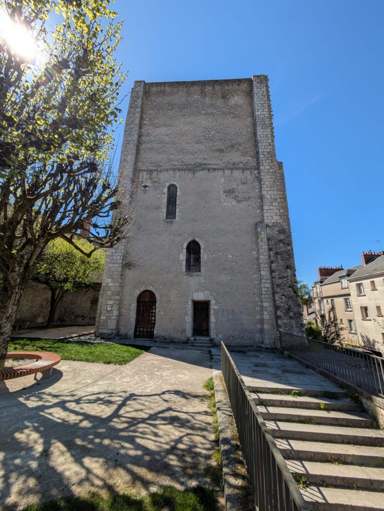 Vue sur la façade principale